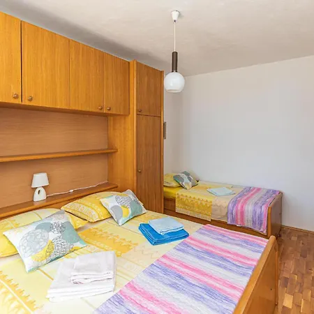 2 Bedroom Stunning In Okrug Gornji